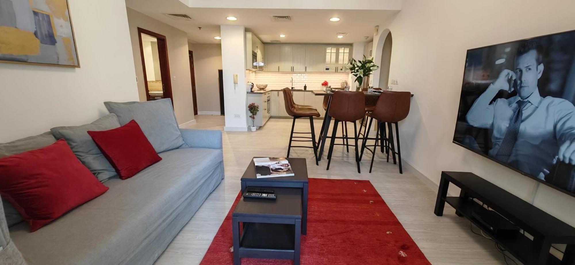 Marina View Luxury Condo: Spacious 2bd Steps From Jbr Beach